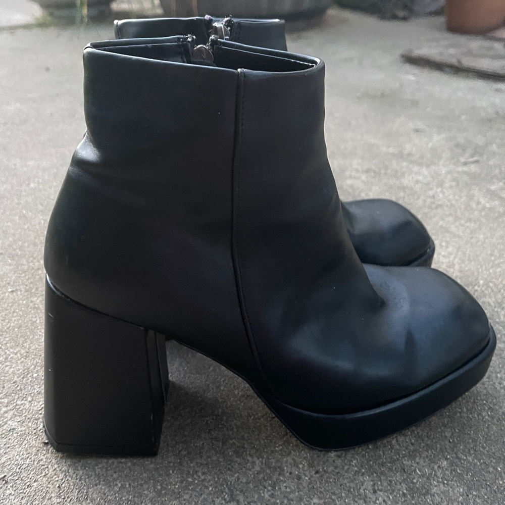 Black block heel Ankle Boots